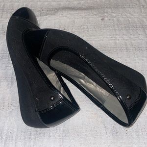 CL by Laundry Size 8 Black Low Wedge